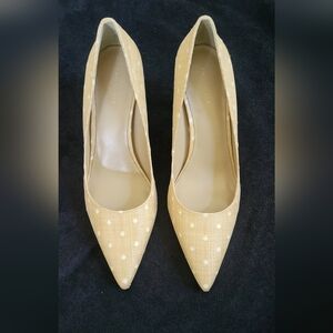 Never Worn!  Ann Taylor  Pumps Size 8